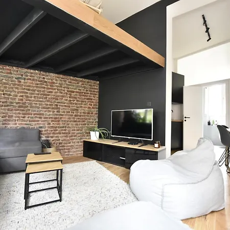 Modern Center Apartment *